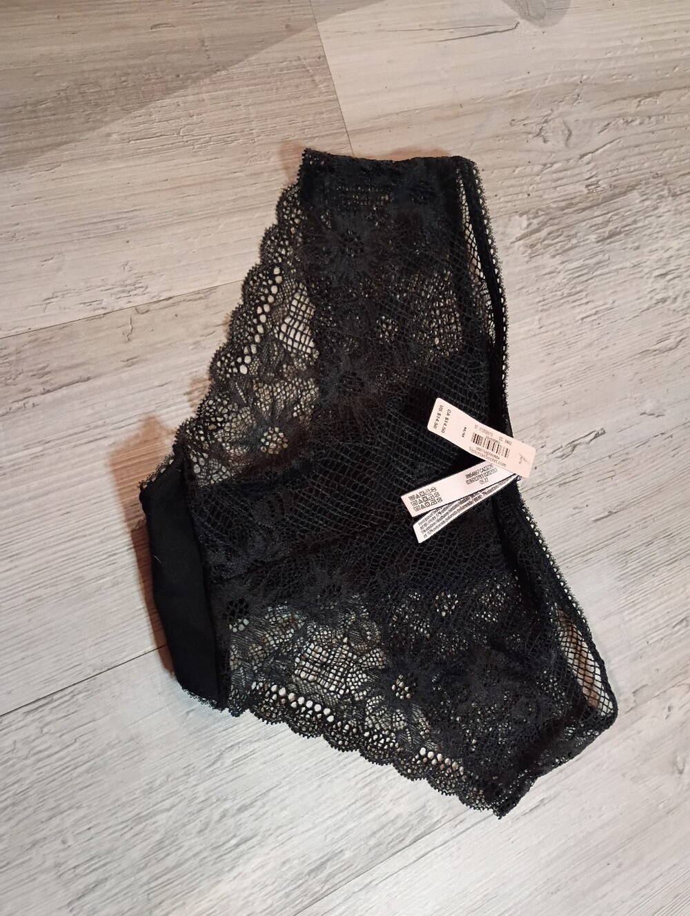 Victoria Secret - Picture 4 of 4
